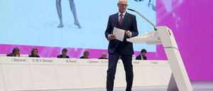Timotheus Höttges. Der 51-jährige hat das Spitzenamt bei der Telekom zum Jahreswechsel von René Obermann übernommen. Nach Jahren als Finanzchef stellte sich Höttges nun zum ersten Mal als Vorstandsvorsitzender den Aktionären auf der Hauptversammlung in Köln. 
