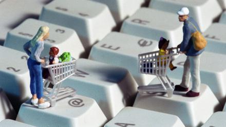 Einkaufen im Netz: Viele Kunden scheuen sich, ausländische Anbieter zu wählen. Das will die EU-Kommission ändern.