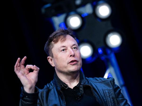 Elon Musk sagt, er arbeite 120 Stunden in der Woche.