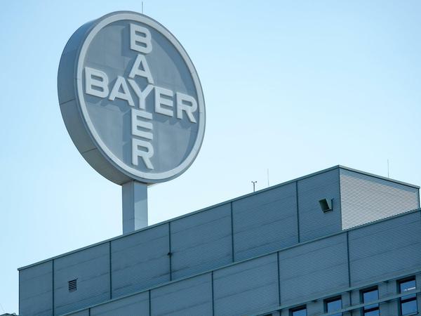 Bayer will sich trotz des Kriegs nicht komplett aus Russland zurückziehen. 