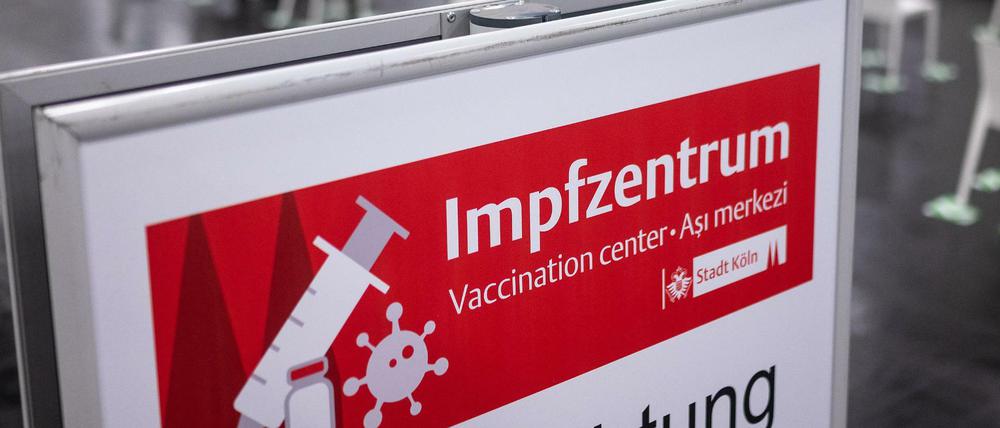 Im ganzen Land wie hier in der Messe Köln wurden Impfzentren eingerichtet.