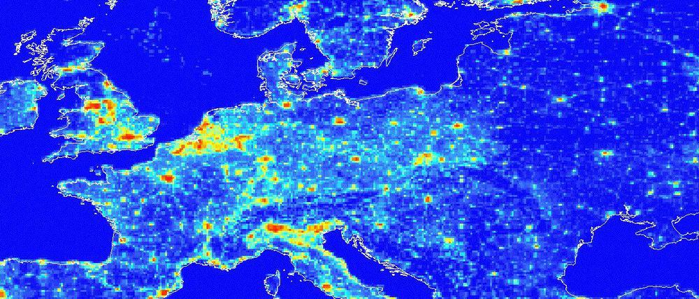 Erleuchtet. Die Grafik zeigt, welche Regionen Europas nachts besonders hell strahlen. Datengrundlagen sind Satellitenaufnahmen der Jahre 2005 bis 2010.