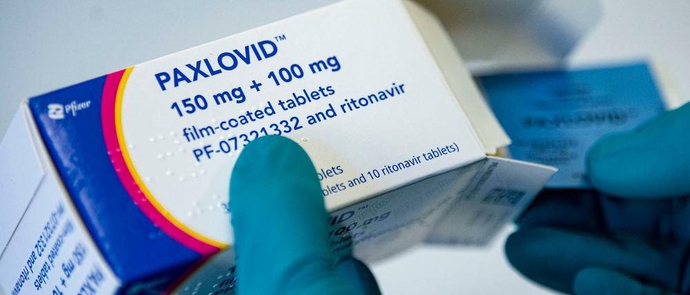 Die Paxlovid-Tabletten sollen vor einem schweren Covid-19-Verlauf schützen.